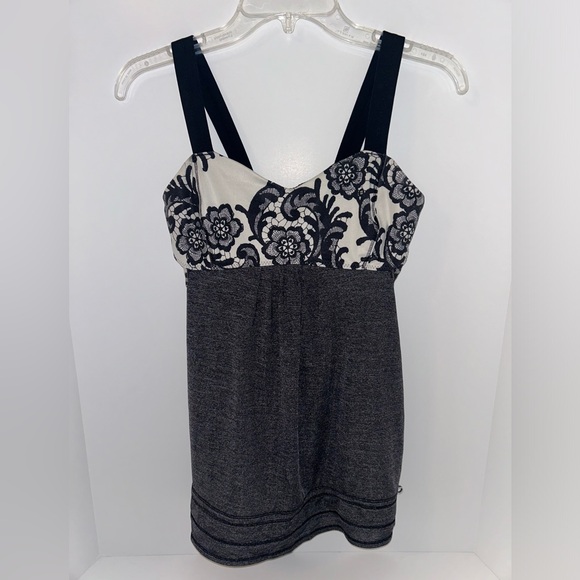 Lululemon‎ Run Back On Track black/white running tank built in bra sz 6 - Picture 1 of 7